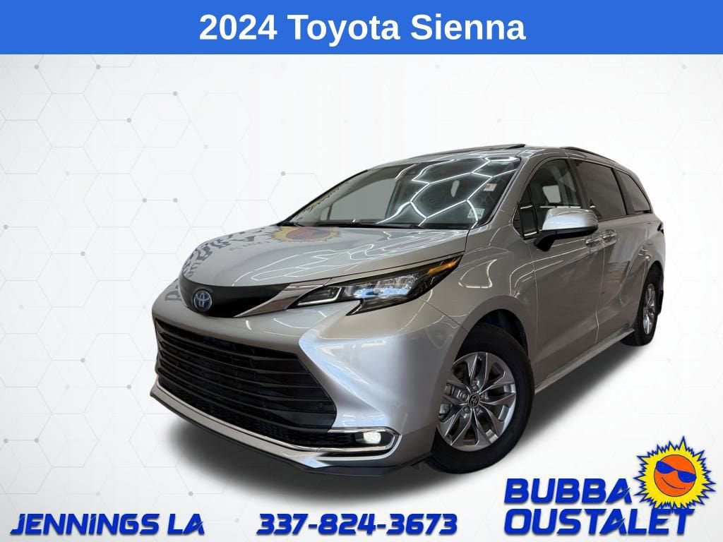2024 Toyota Sienna XLE's photo