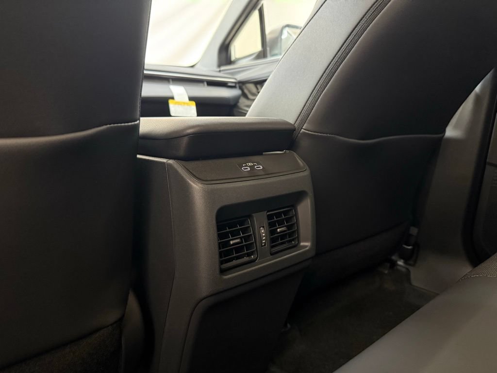 2026 Toyota C-HR SE - Photo 18