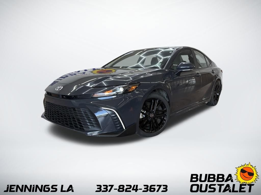 2025 Toyota Camry SE Hybrid's photo