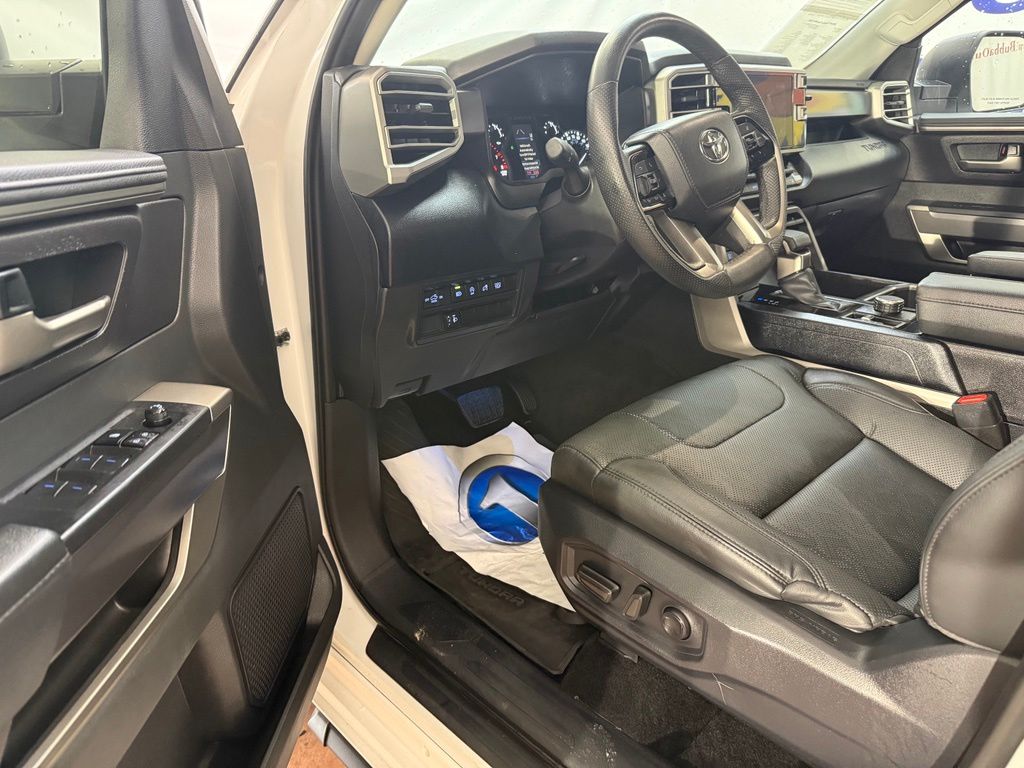 2024 Toyota Tundra SR5 - Photo 10