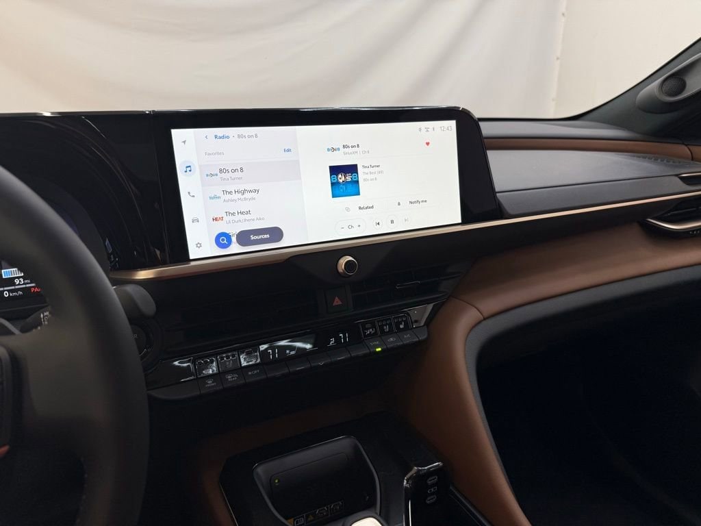 2026 Toyota Crown Signia Limited - Photo 14