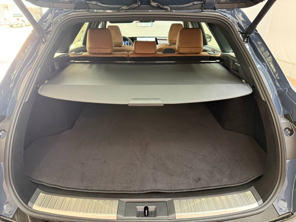 2026 Toyota Crown Signia Limited - Photo 20