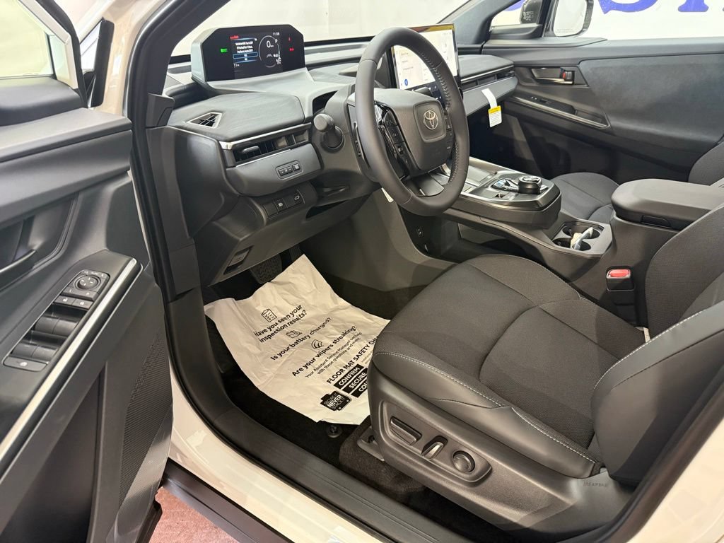 2026 Toyota C-HR SE - Photo 12