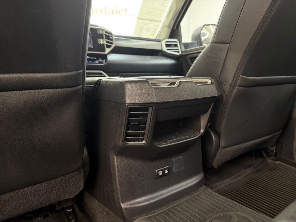 2024 Toyota Tundra SR5 - Photo 17