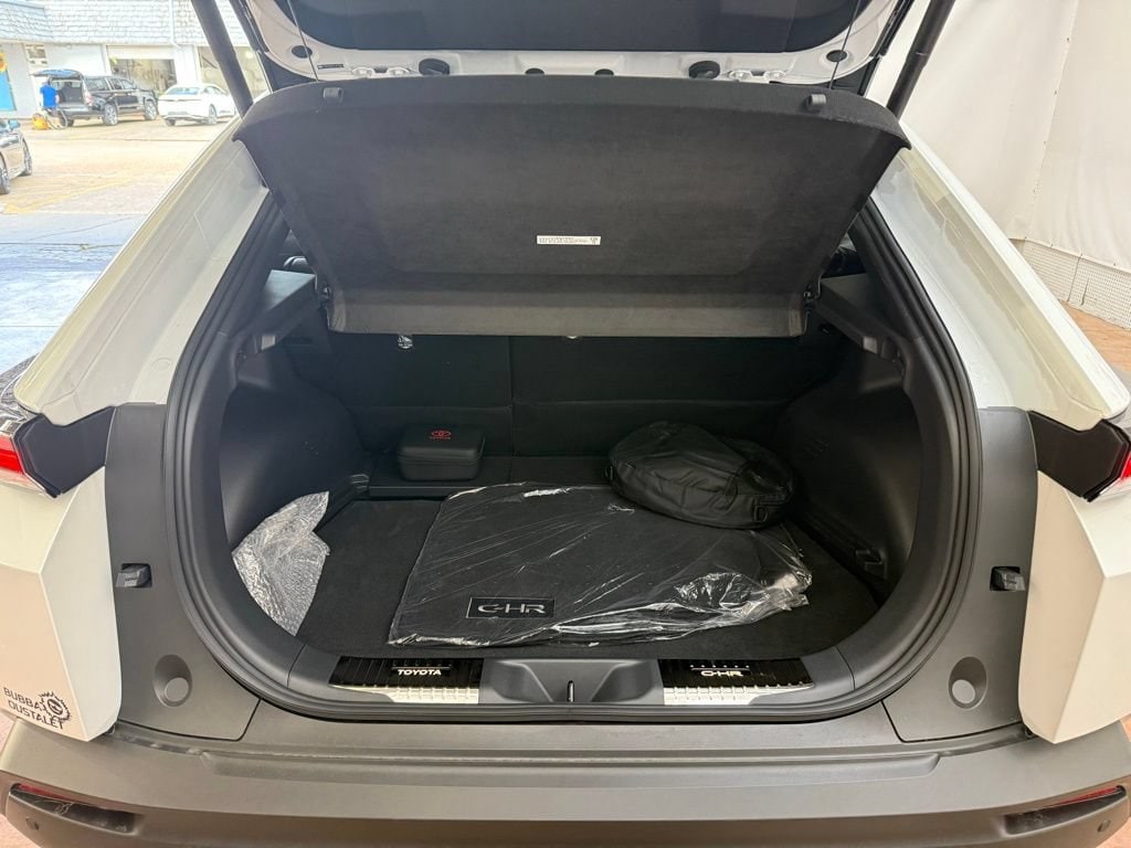 2026 Toyota C-HR SE - Photo 19