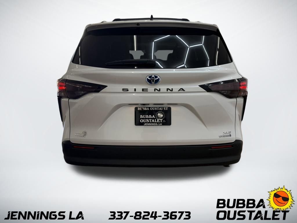 2024 Toyota Sienna XLE photo 4