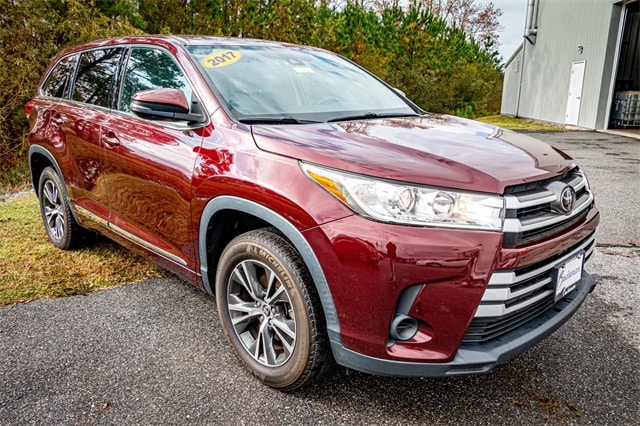 Used 2017 Toyota Highlander LE with VIN 5TDZARFH7HS026254 for sale in Pocomoke City, MD