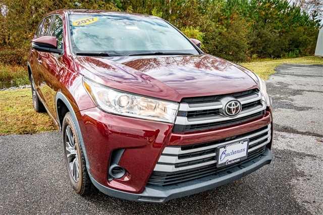 2017 Toyota Highlander LE's photo