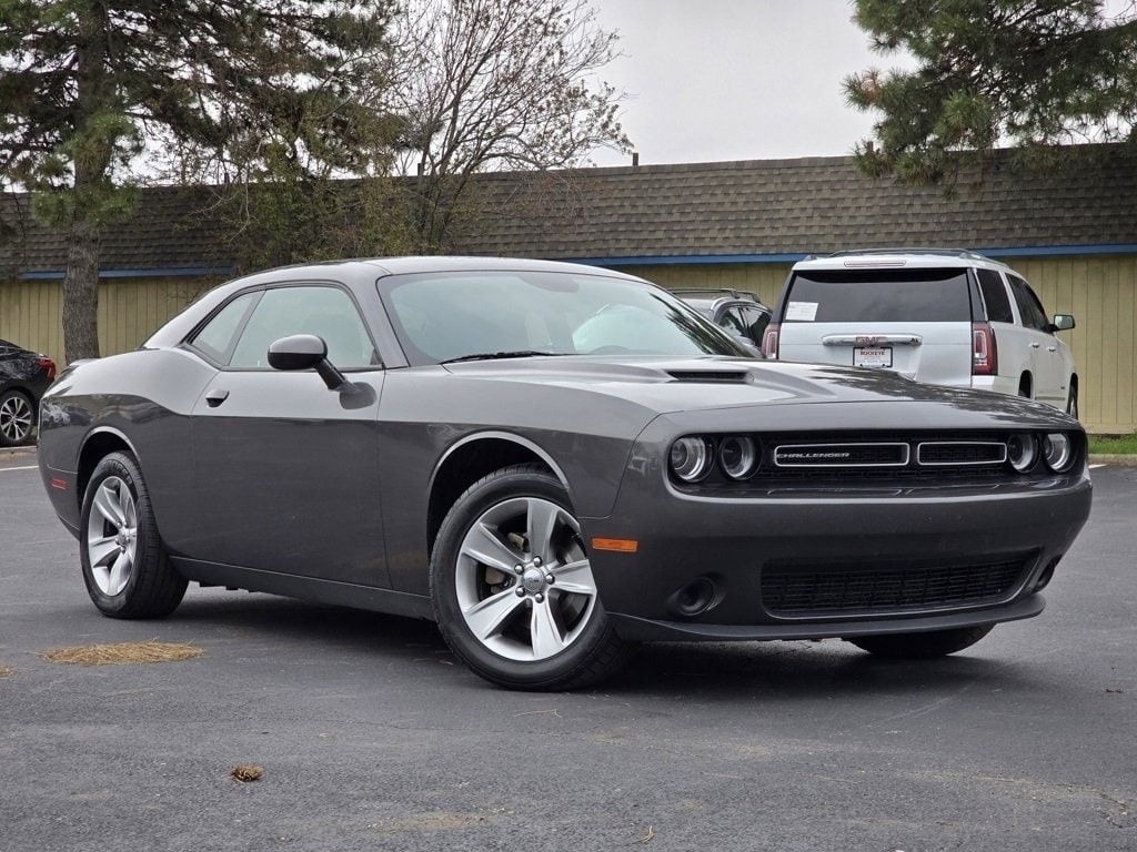 Used 2022 Dodge Challenger SXT with VIN 2C3CDZAG6NH260413 for sale in Hilliard, OH