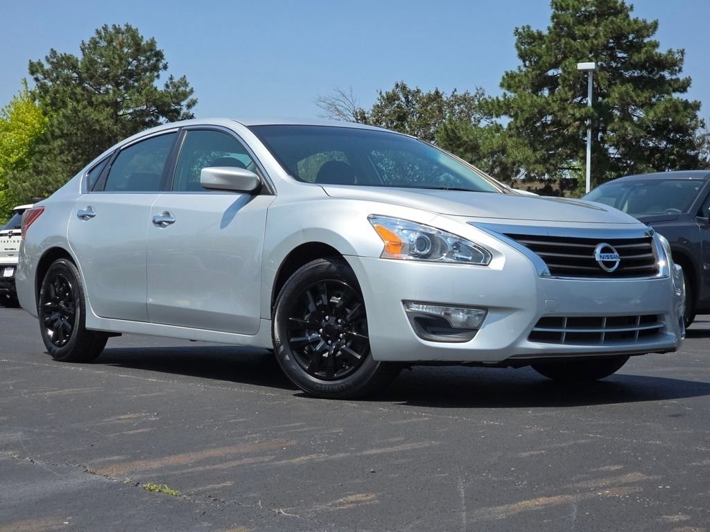 Used 2013 Nissan Altima Sedan S with VIN 1N4AL3AP2DC296822 for sale in Hilliard, OH