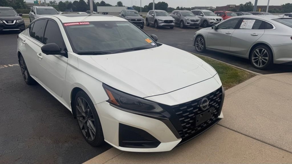 Used 2023 Nissan Altima SR with VIN 1N4AL4CV9PN303730 for sale in Hilliard, OH