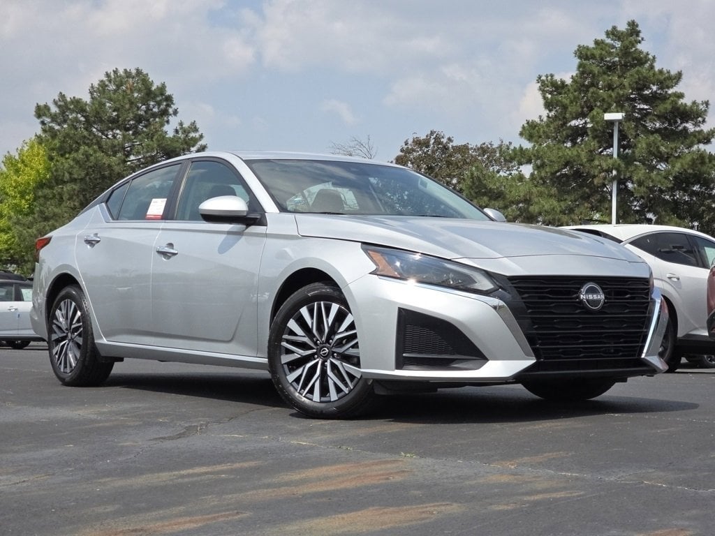 Used 2023 Nissan Altima SV with VIN 1N4BL4DW0PN320539 for sale in Hilliard, OH