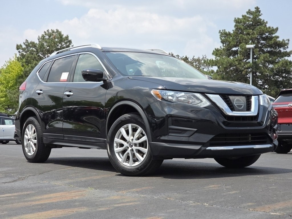 Used 2017 Nissan Rogue SV with VIN 5N1AT2MV9HC830060 for sale in Hilliard, OH