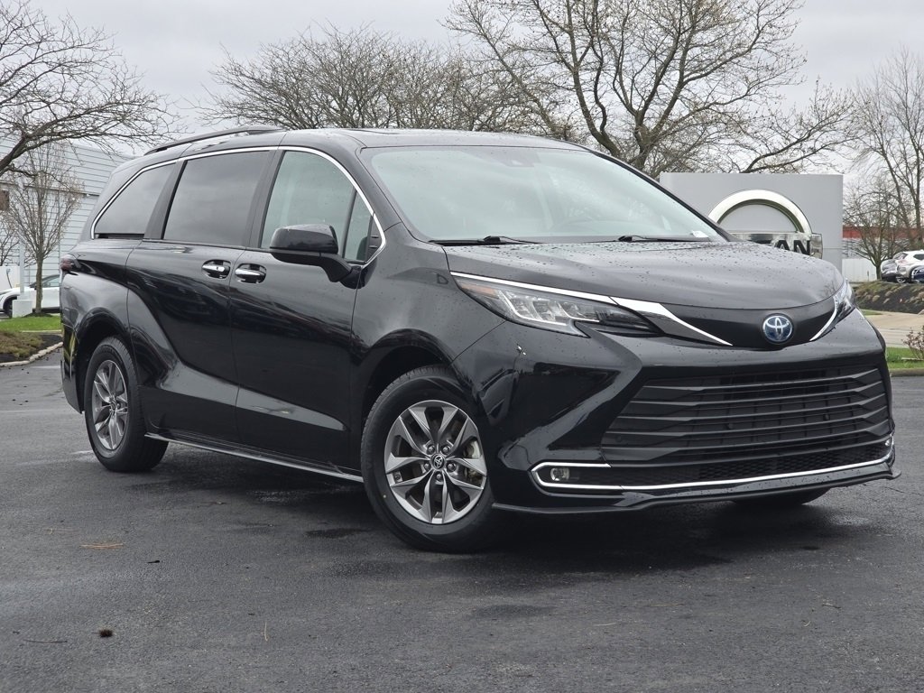 Used 2023 Toyota Sienna XLE with VIN 5TDYRKEC3PS172831 for sale in Hilliard, OH