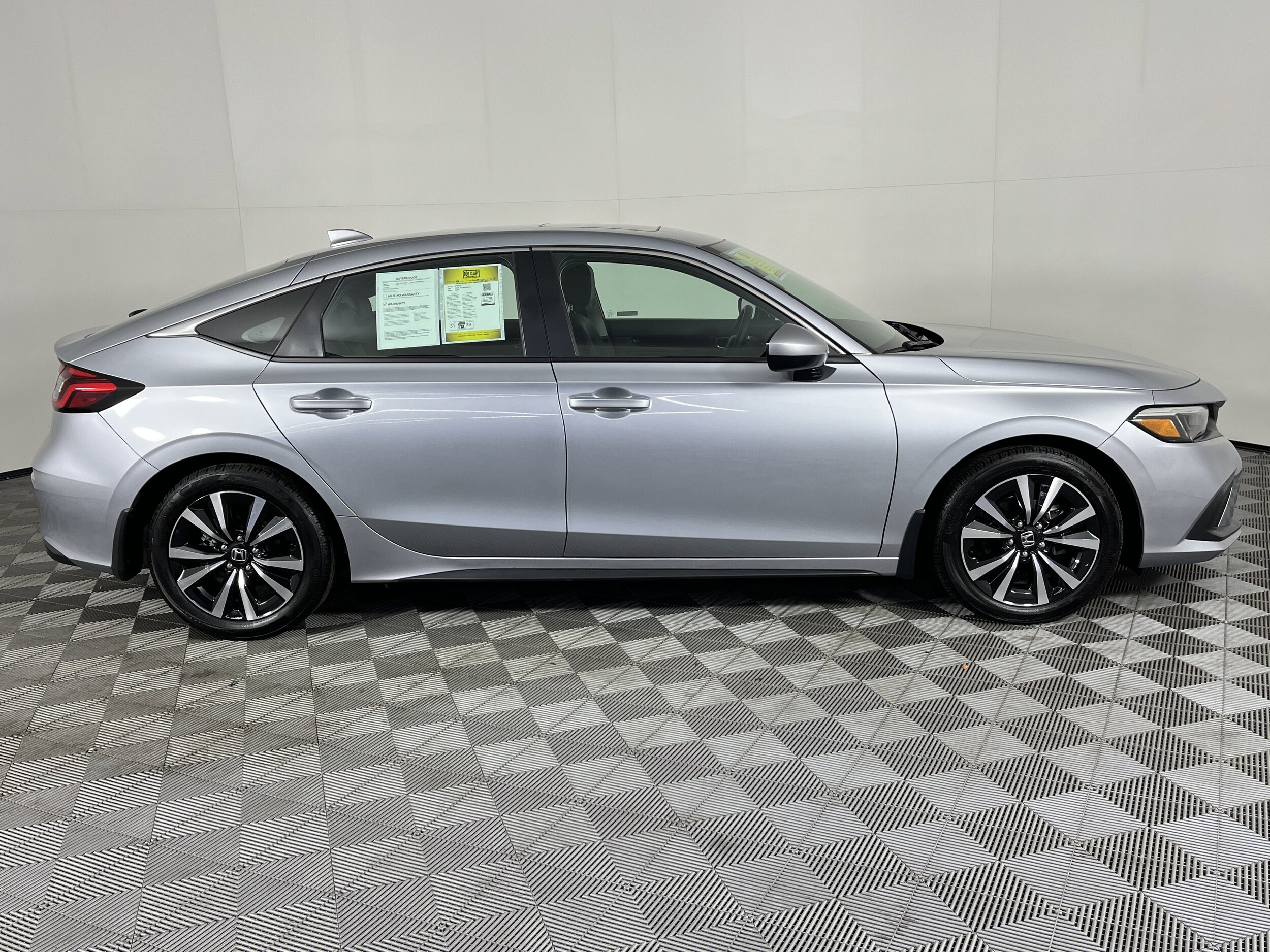 2024 Honda Civic Hatchback EX-L photo 2