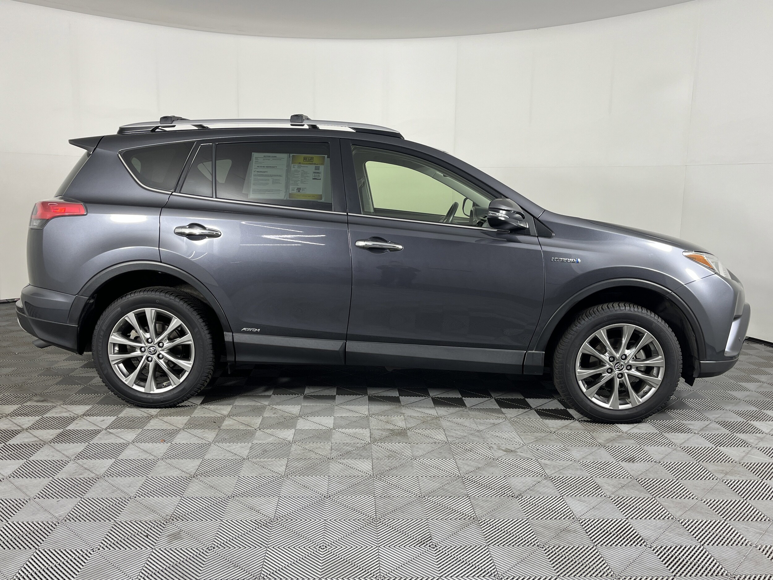 2016 Toyota RAV4 Hybrid Limited photo 4