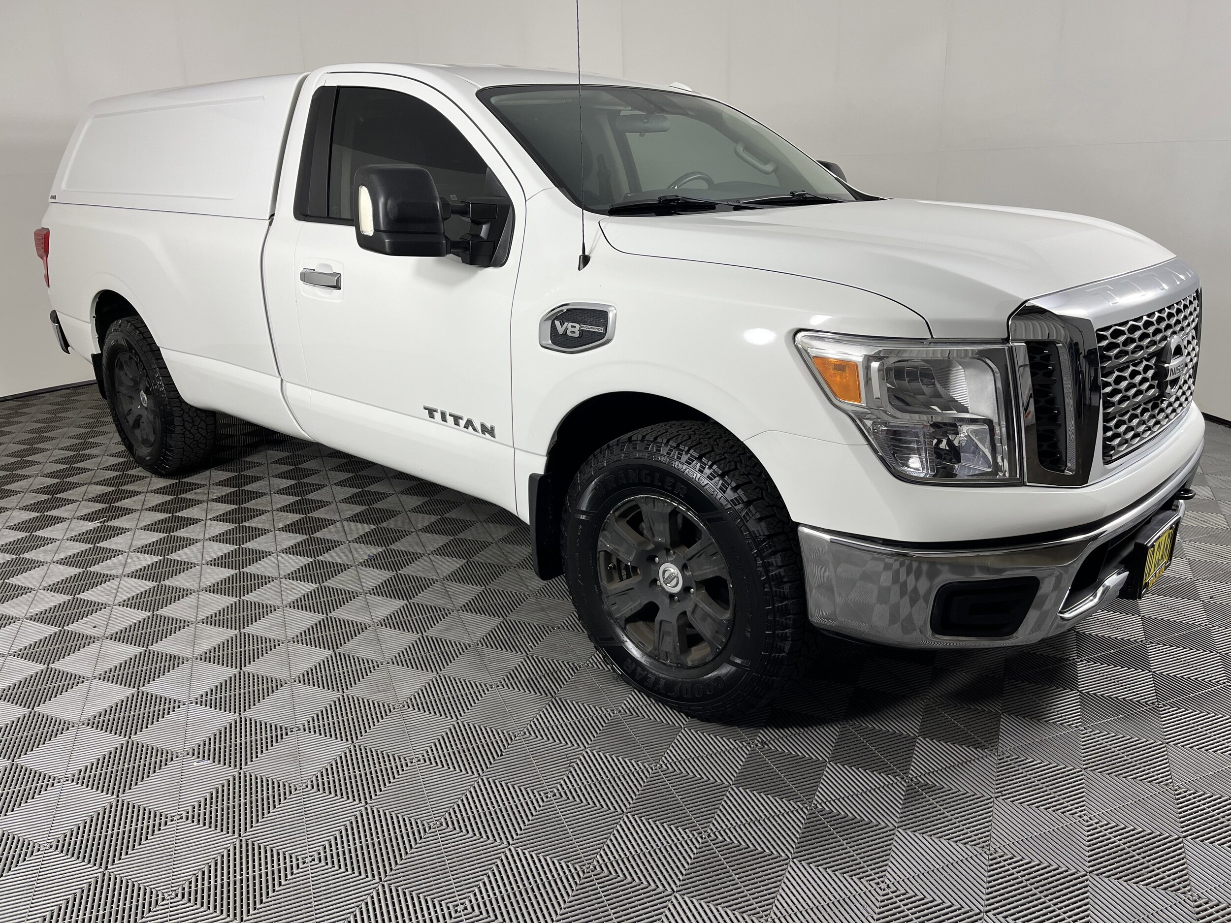 2017 Nissan Titan Single Cab SV photo 3