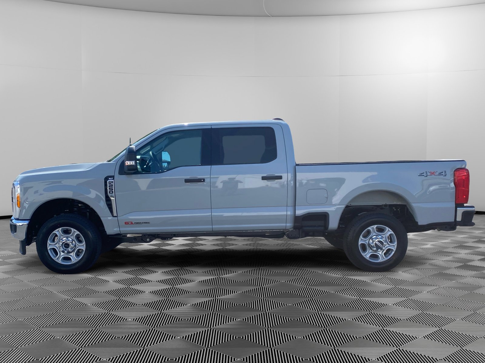 2025 Ford F-250 XLT photo 2