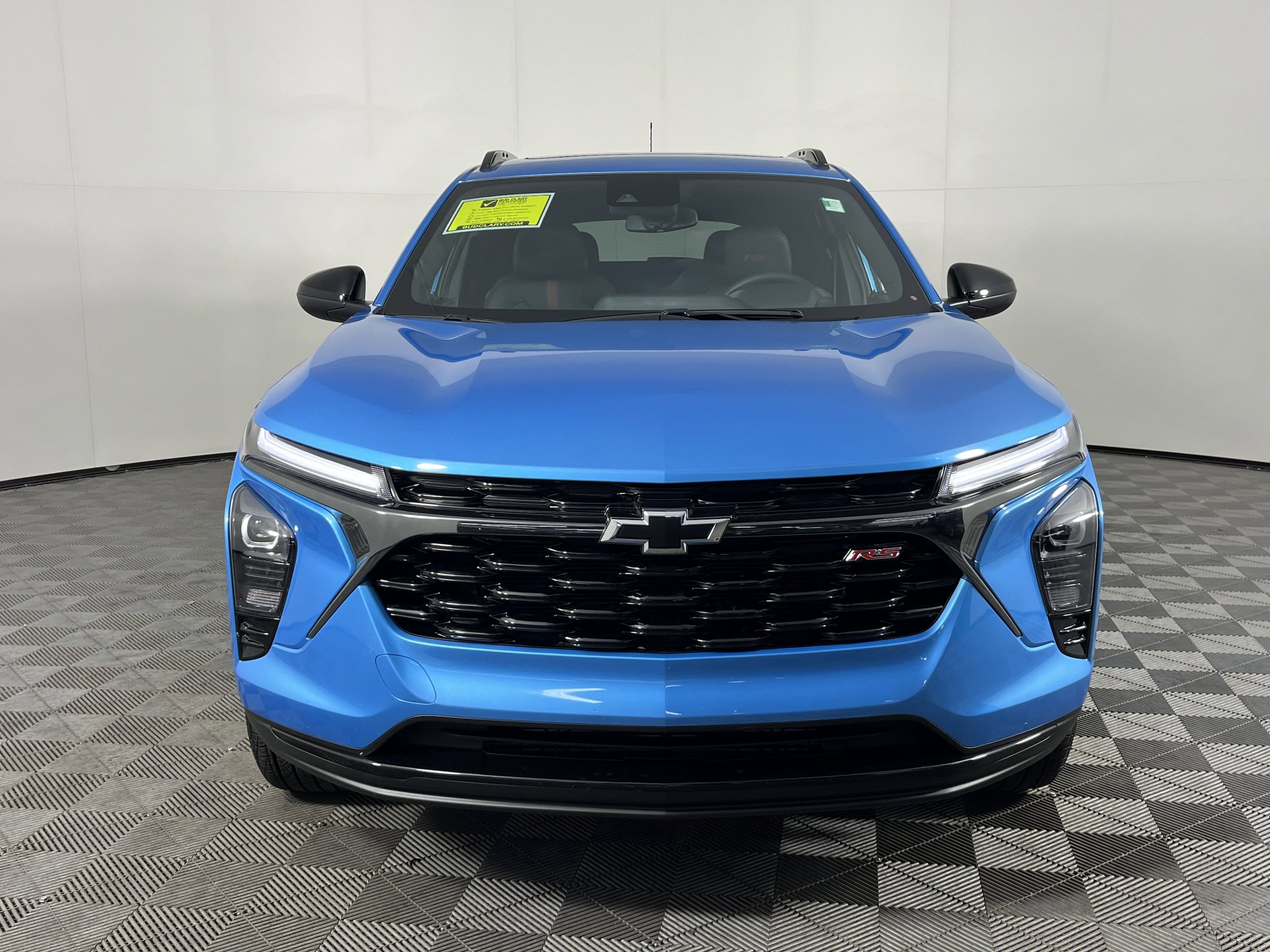 2025 Chevrolet Trax photo 2