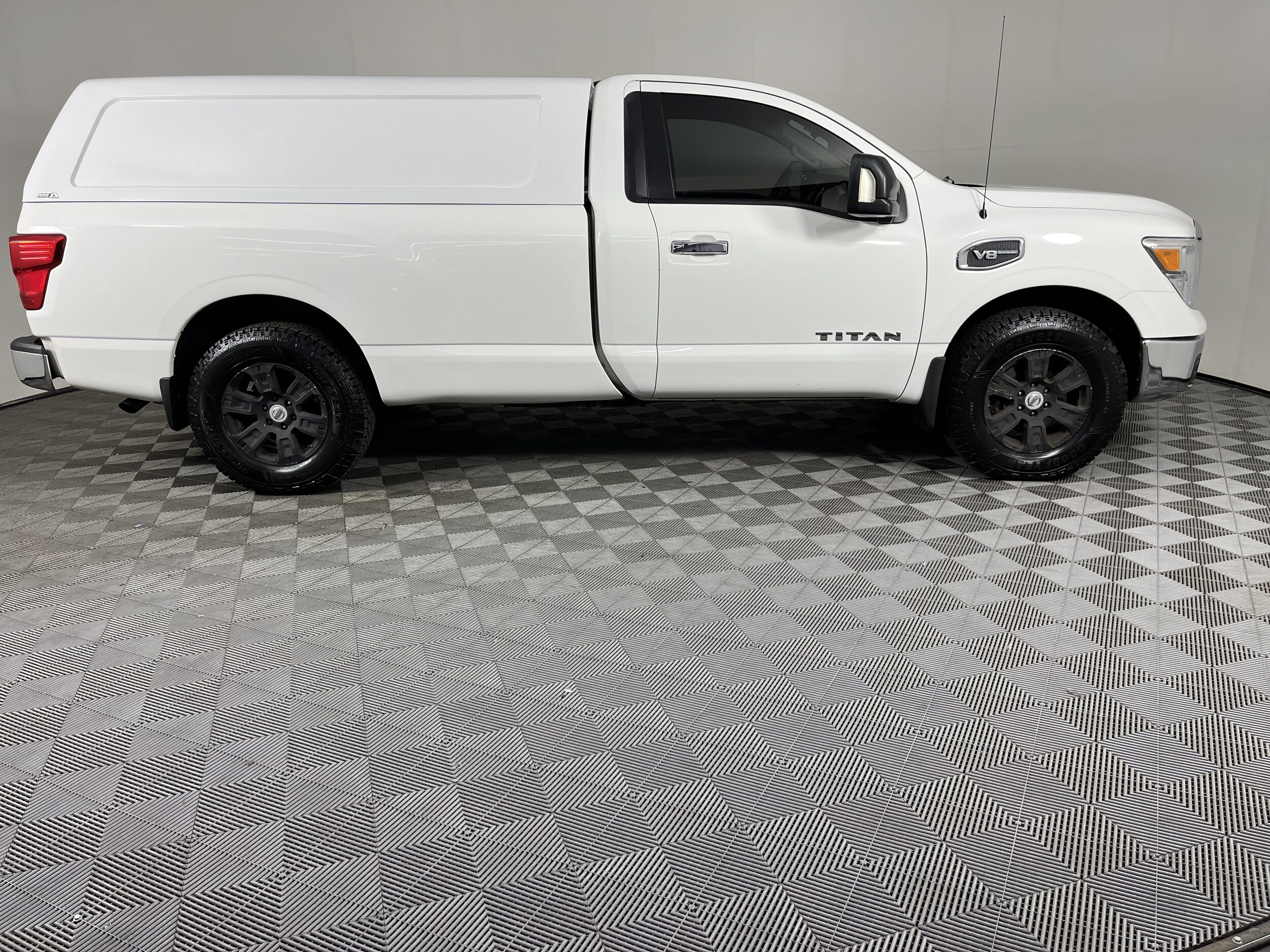 2017 Nissan Titan Single Cab SV photo 4