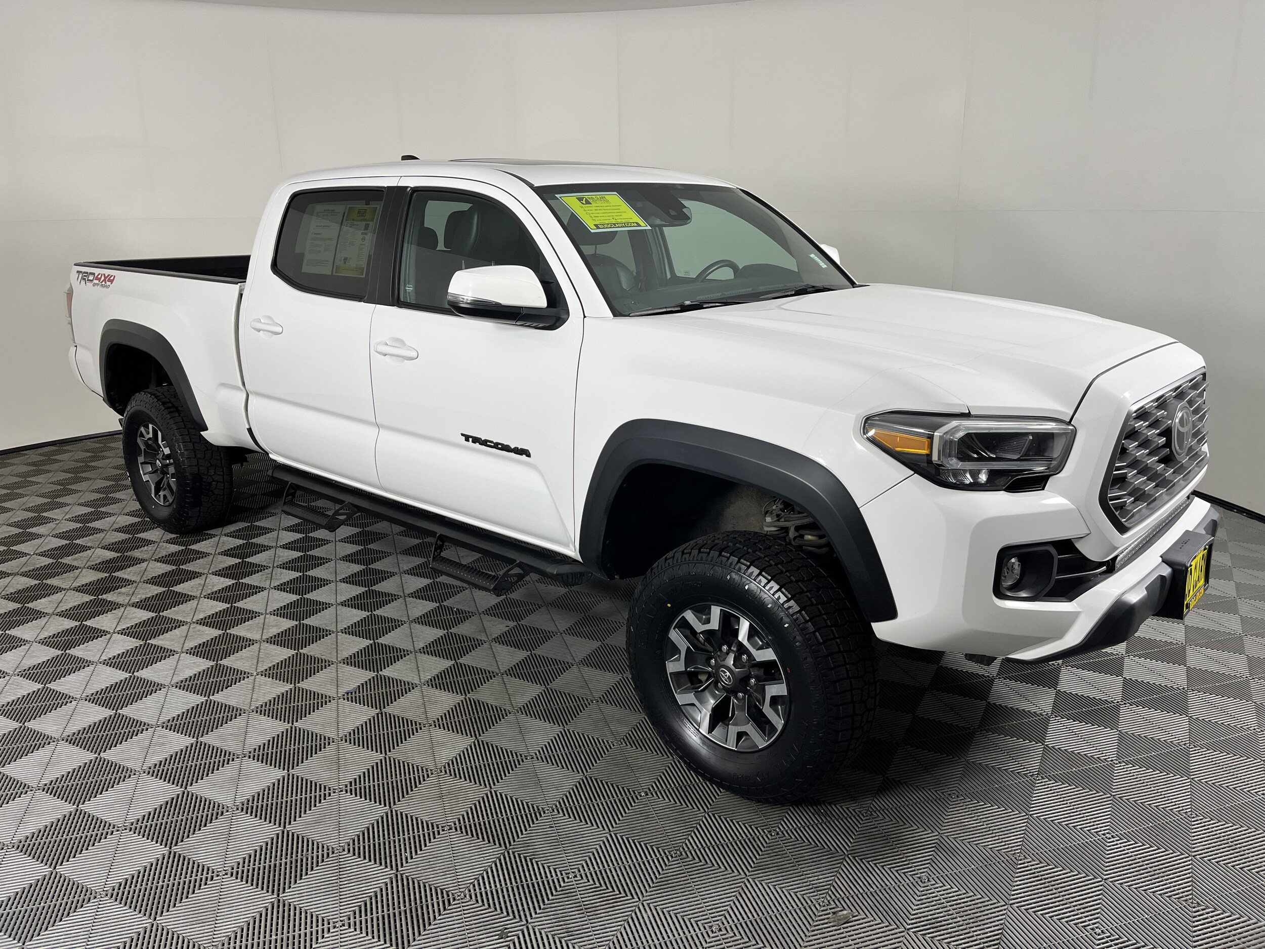 2020 Toyota Tacoma SR5 Double Cab photo 3