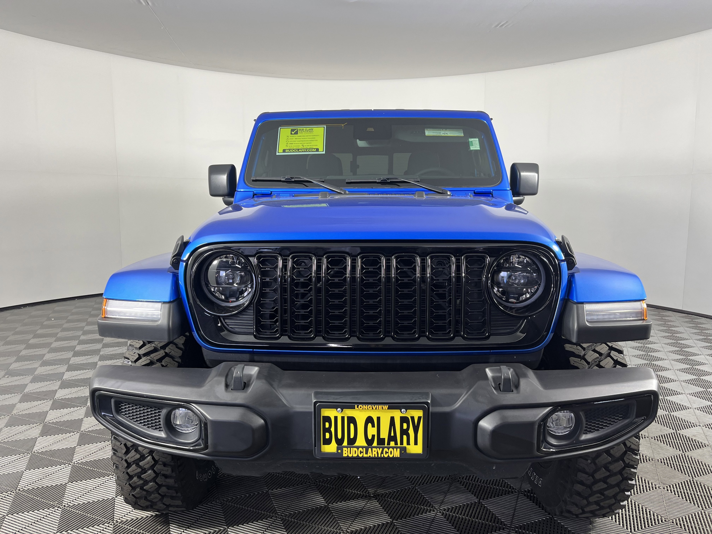 Used 2024 Jeep Gladiator Willys with VIN 1C6HJTAG2RL101363 for sale in Longview, WA