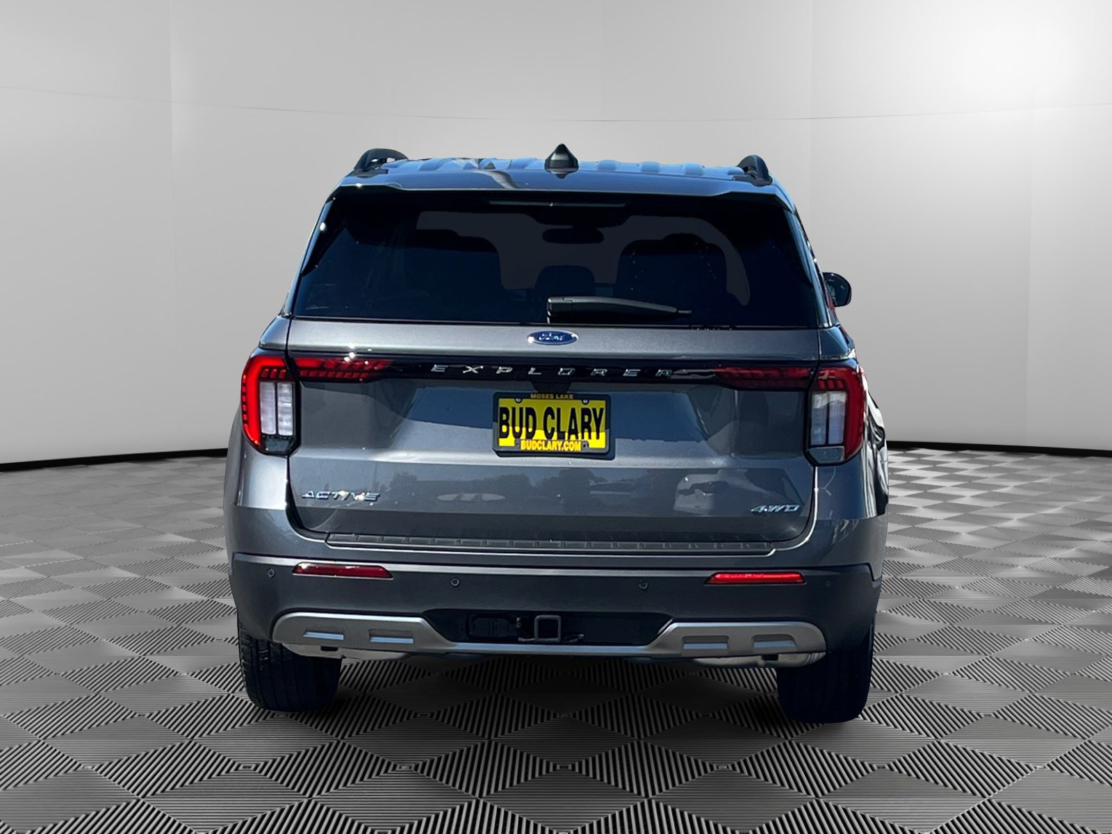 2025 Ford Explorer photo 4