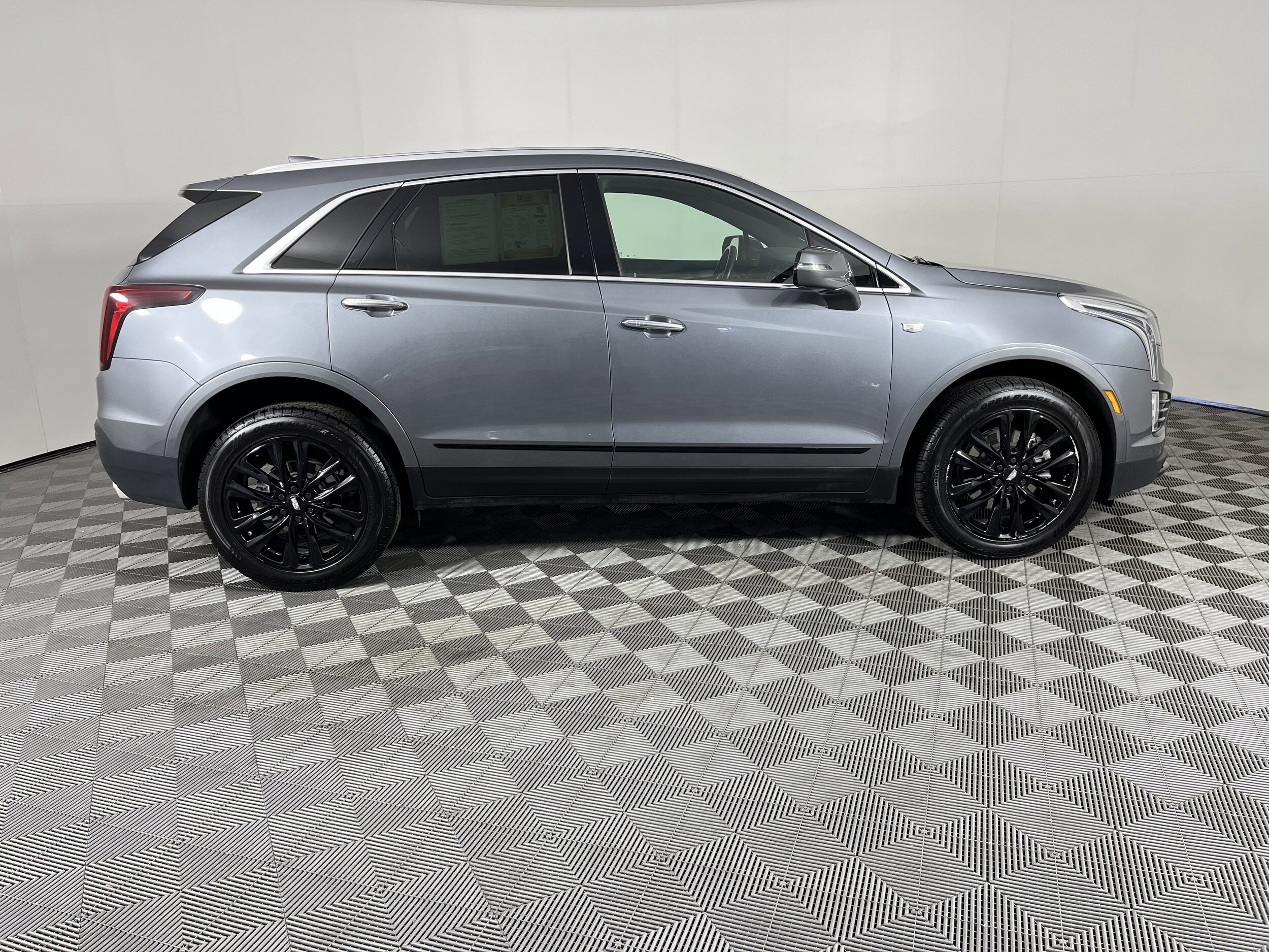 2022 Cadillac XT5 Luxury photo 3