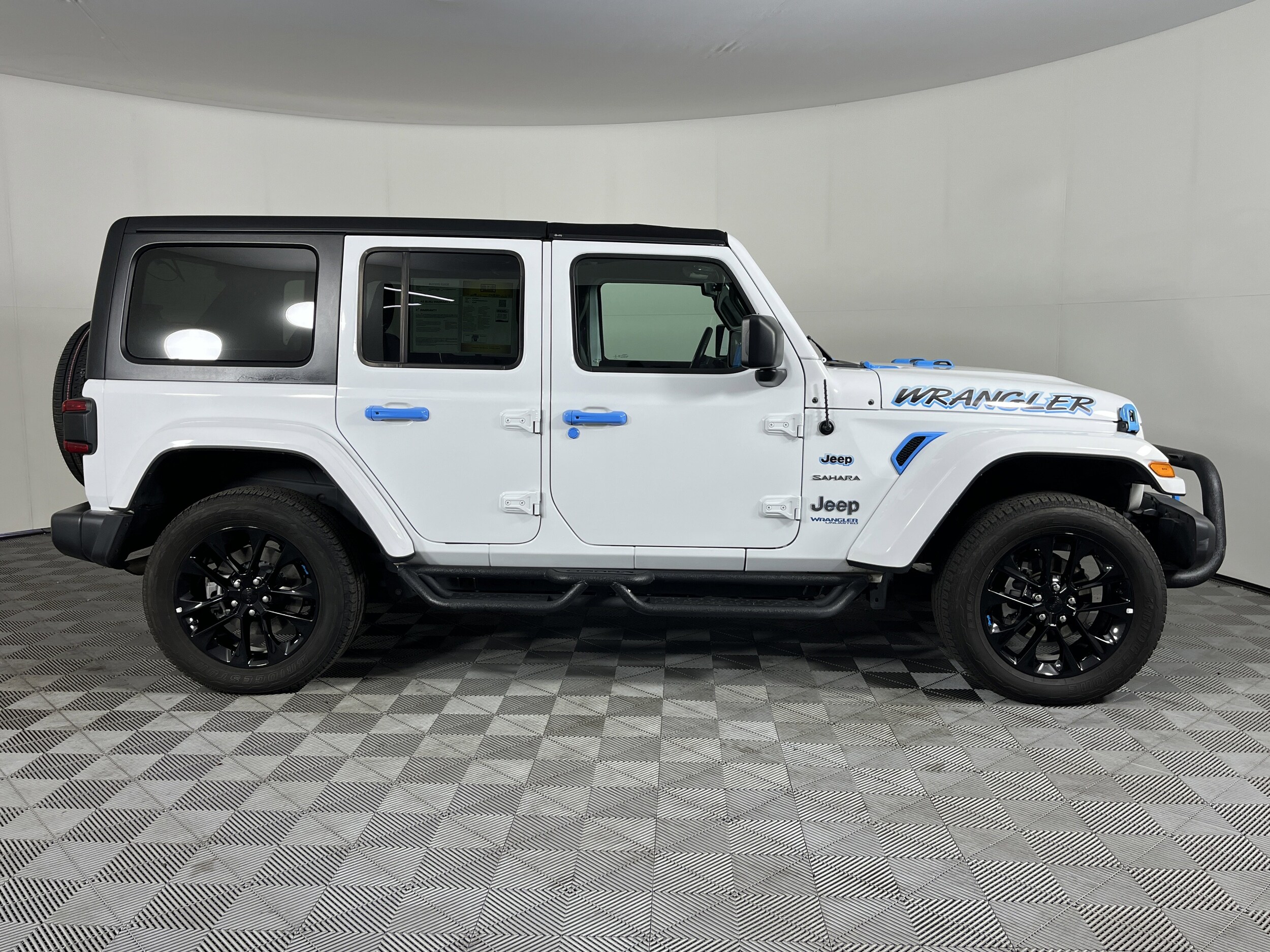 2022 Jeep Wrangler 4xe Unlimited Sahara photo 4