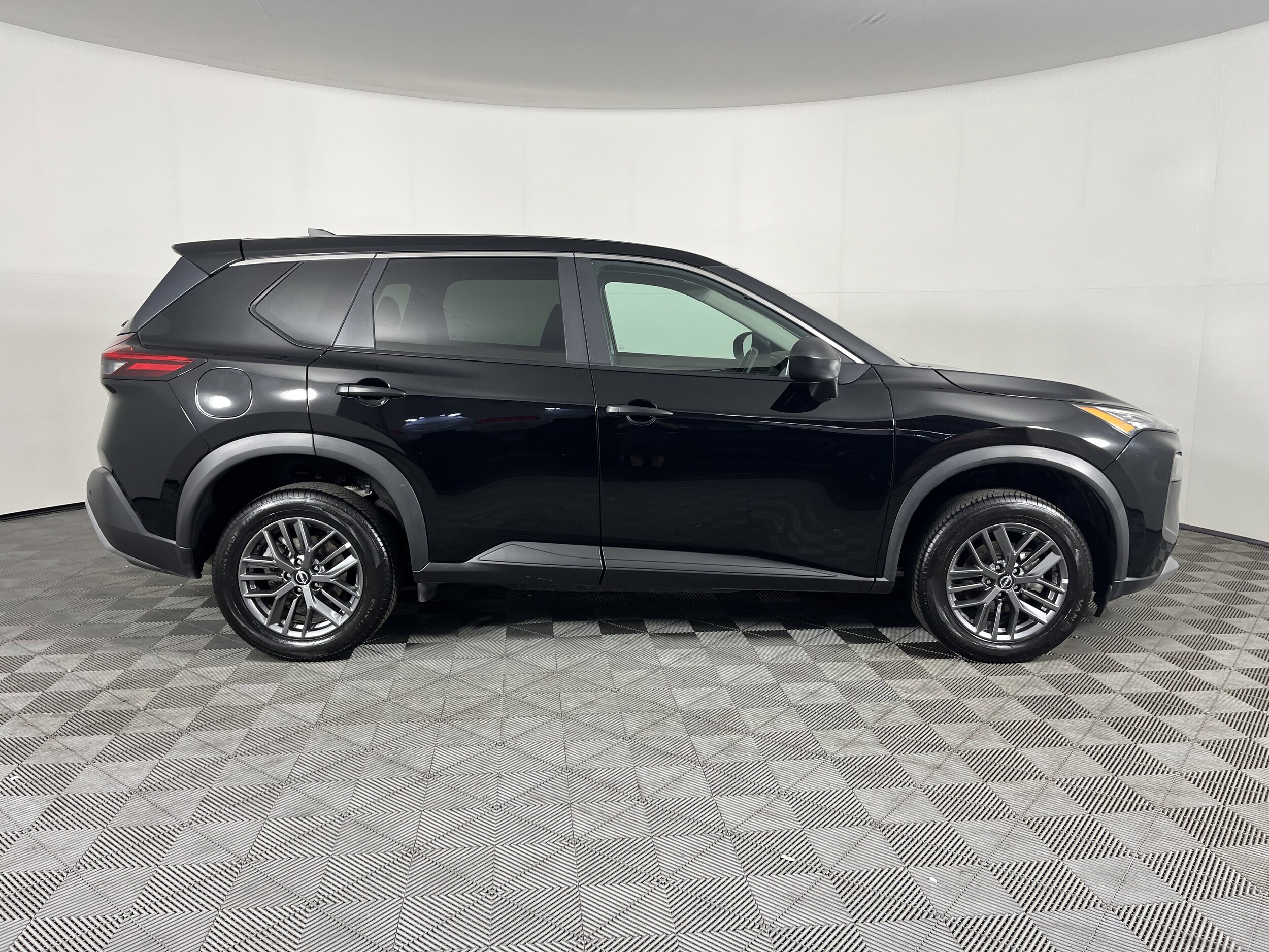 2023 Nissan Rogue S photo 3