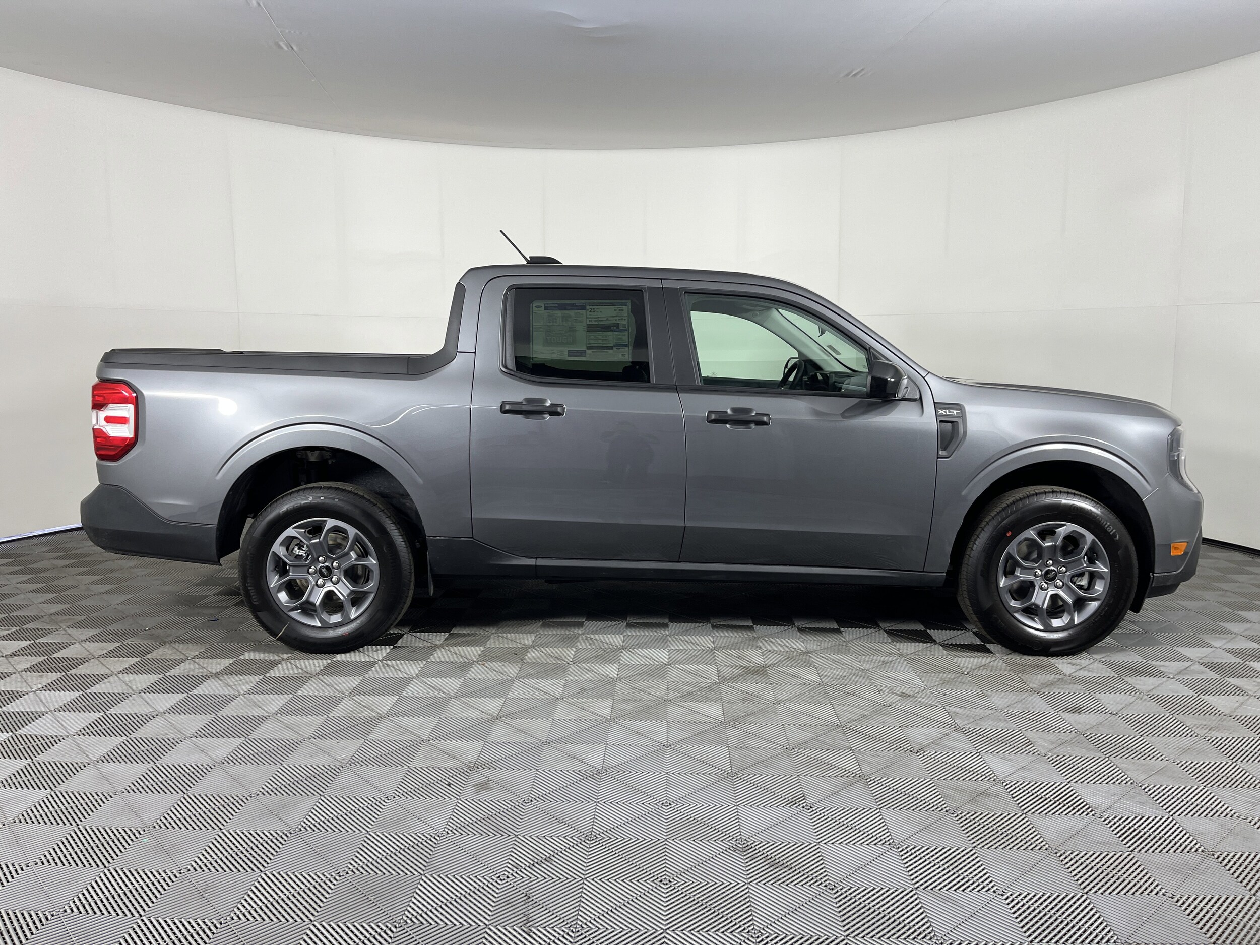 2025 Ford Maverick XLT photo 3