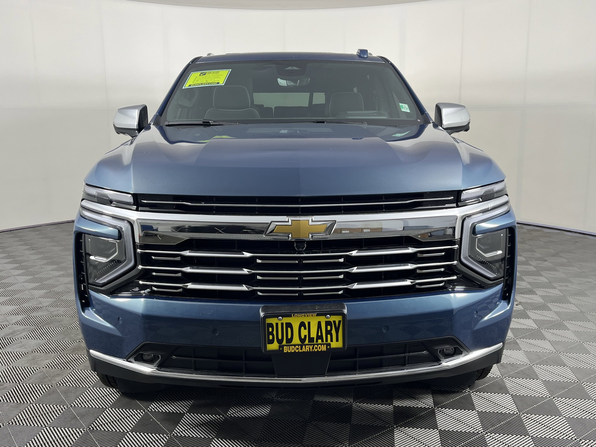 2025 Chevrolet Tahoe Premier photo 2