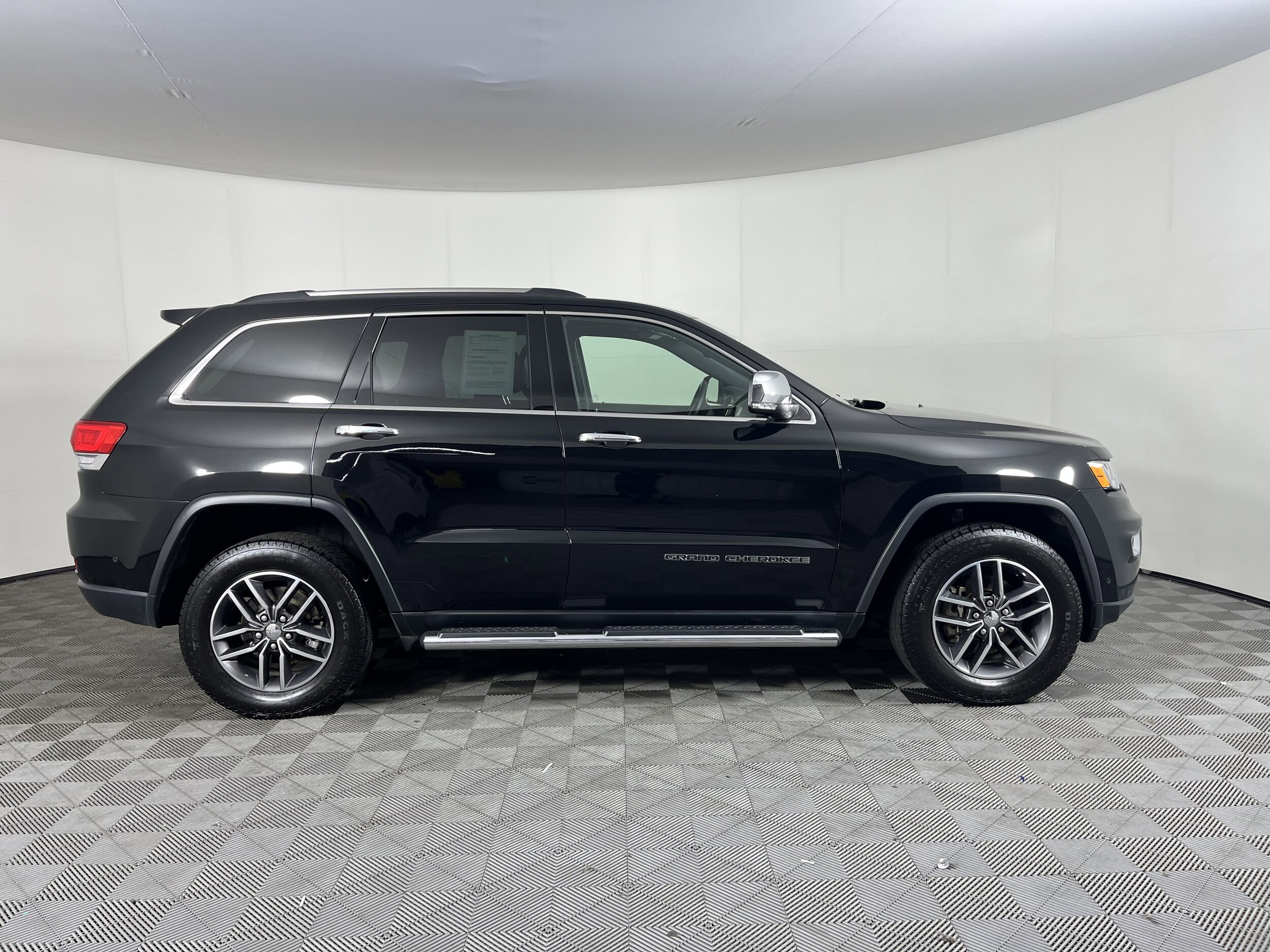 2017 Jeep Grand Cherokee Limited photo 4