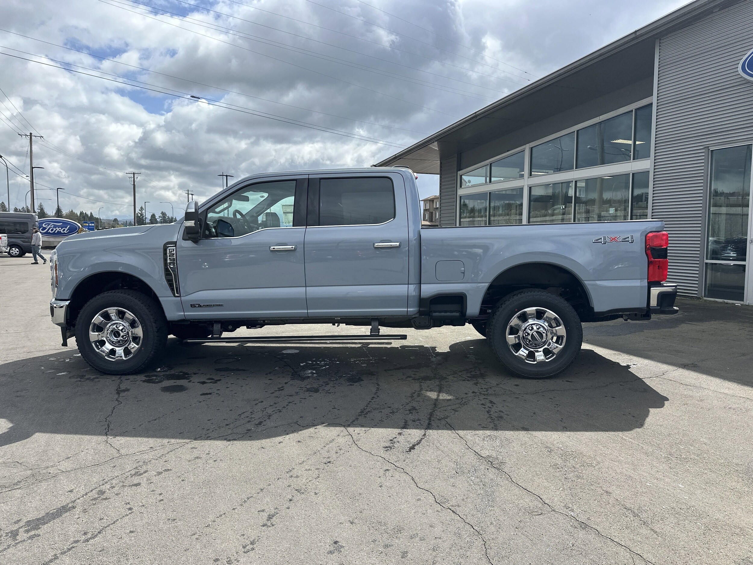 2025 Ford F-250 Lariat photo 2