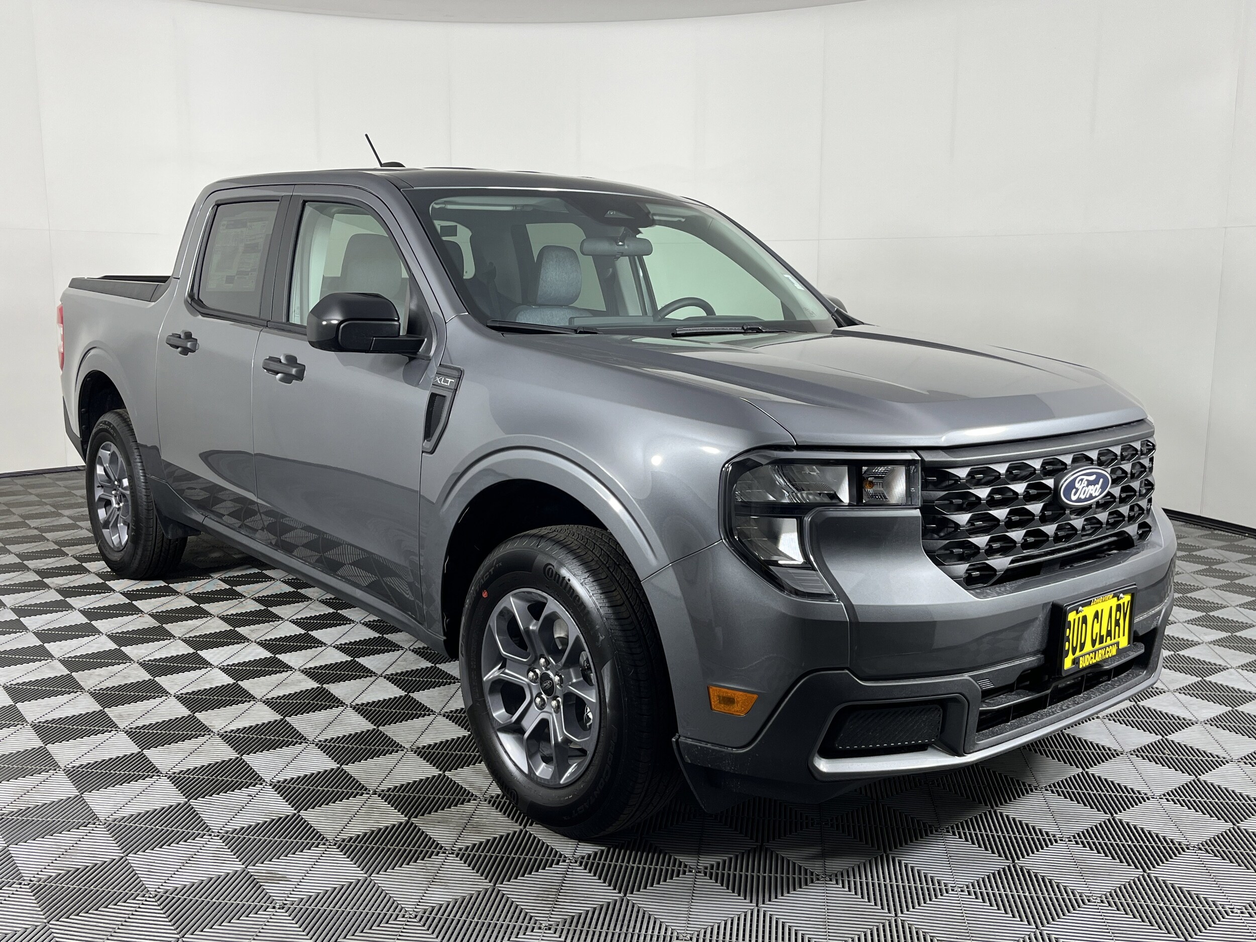 2025 Ford Maverick XLT photo 2