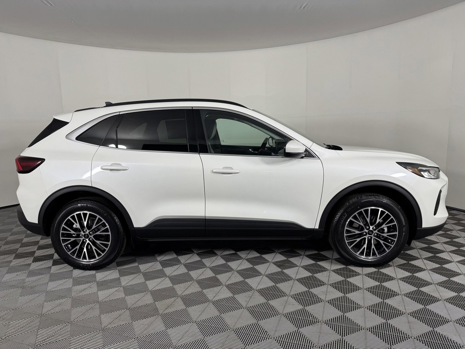 2025 Ford Escape photo 4