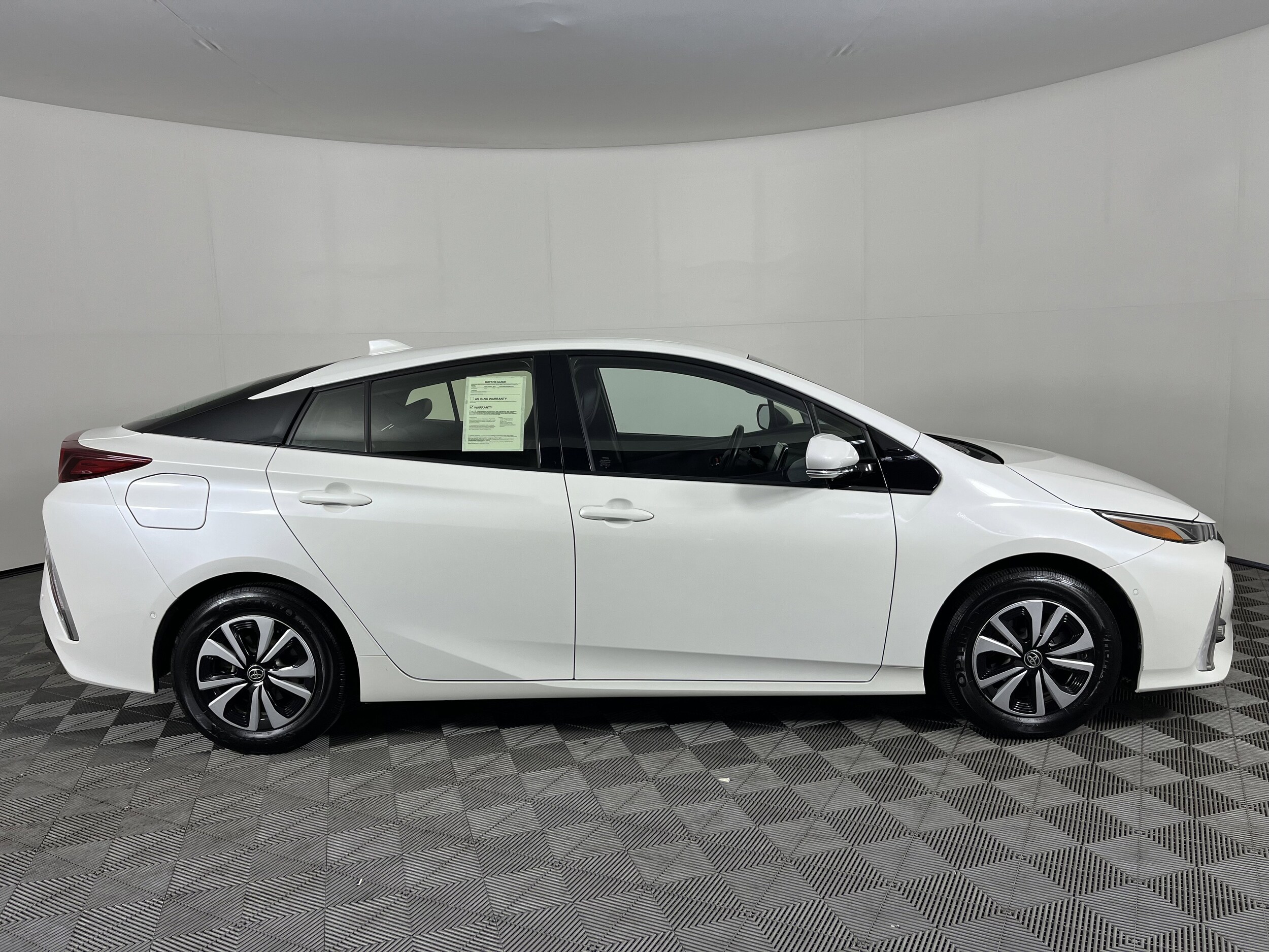 2017 Toyota Prius Prime Plus photo 4