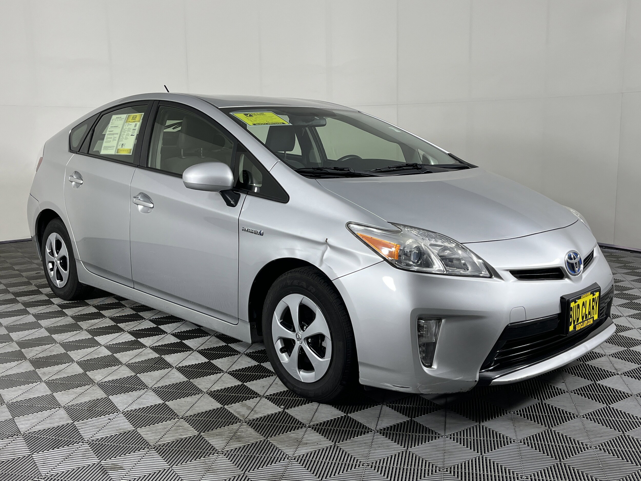 2013 Toyota Prius photo 2