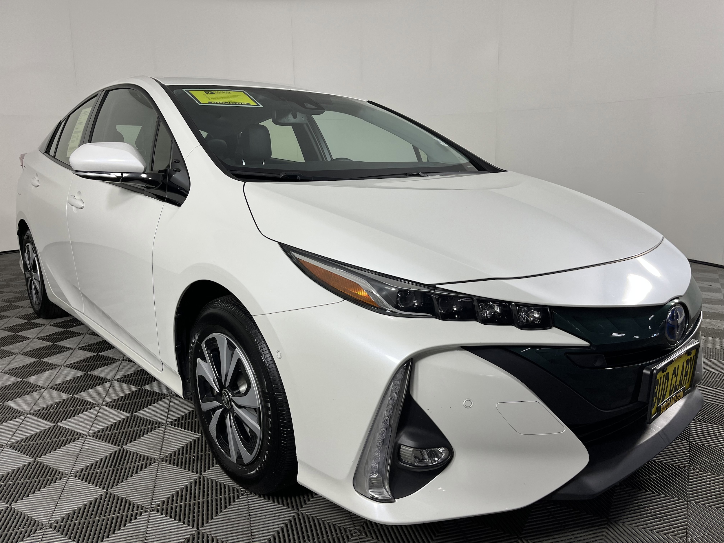 2017 Toyota Prius Prime Plus photo 3