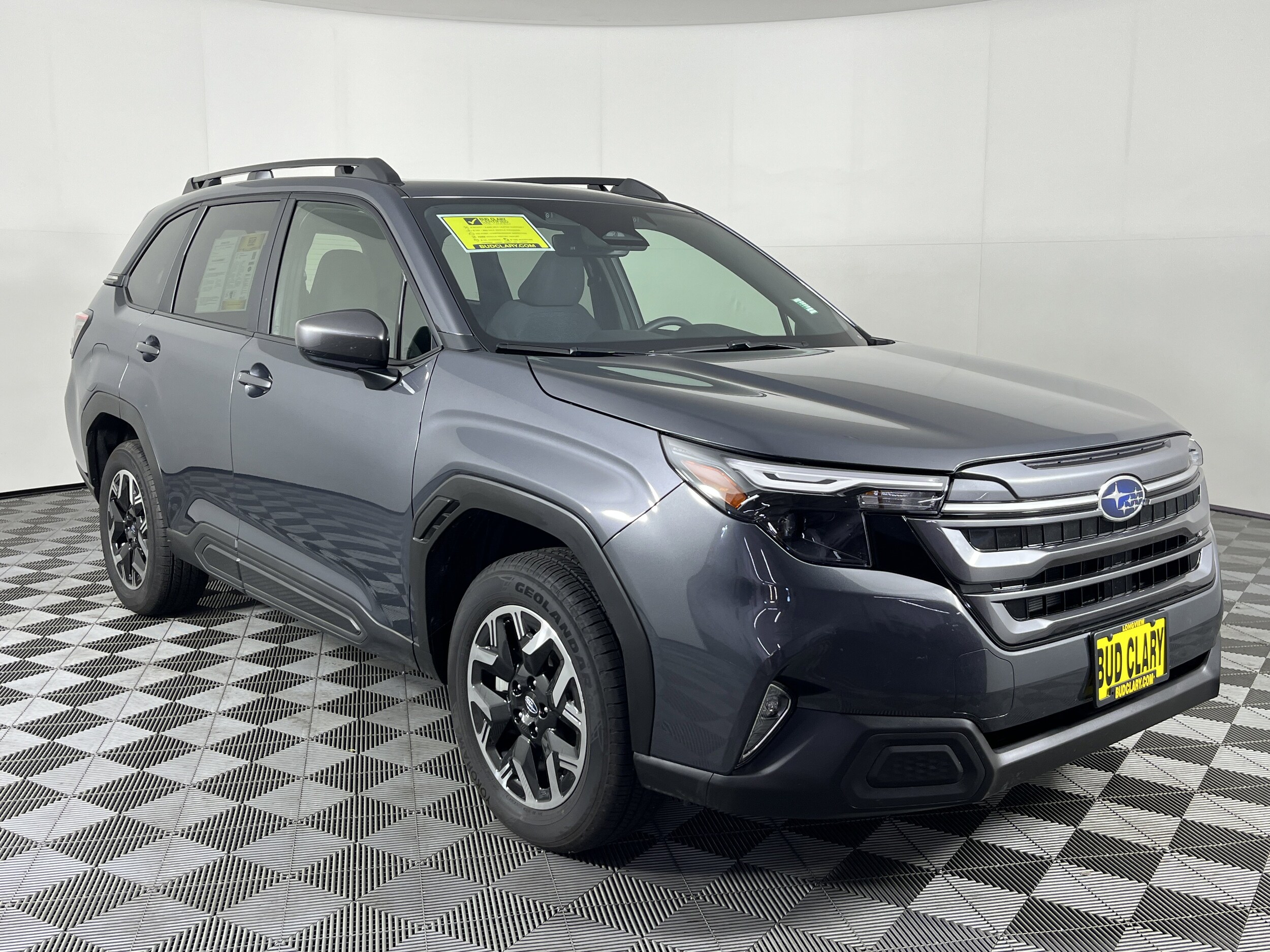 2025 Subaru Forester Premium Base photo 3
