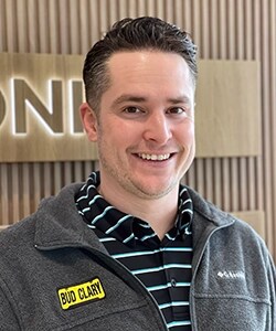 Staff member Robert Estrada from ID_3129e0f45213