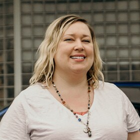 Staff member Kathleen Brennan from ID_993b3a232bc0