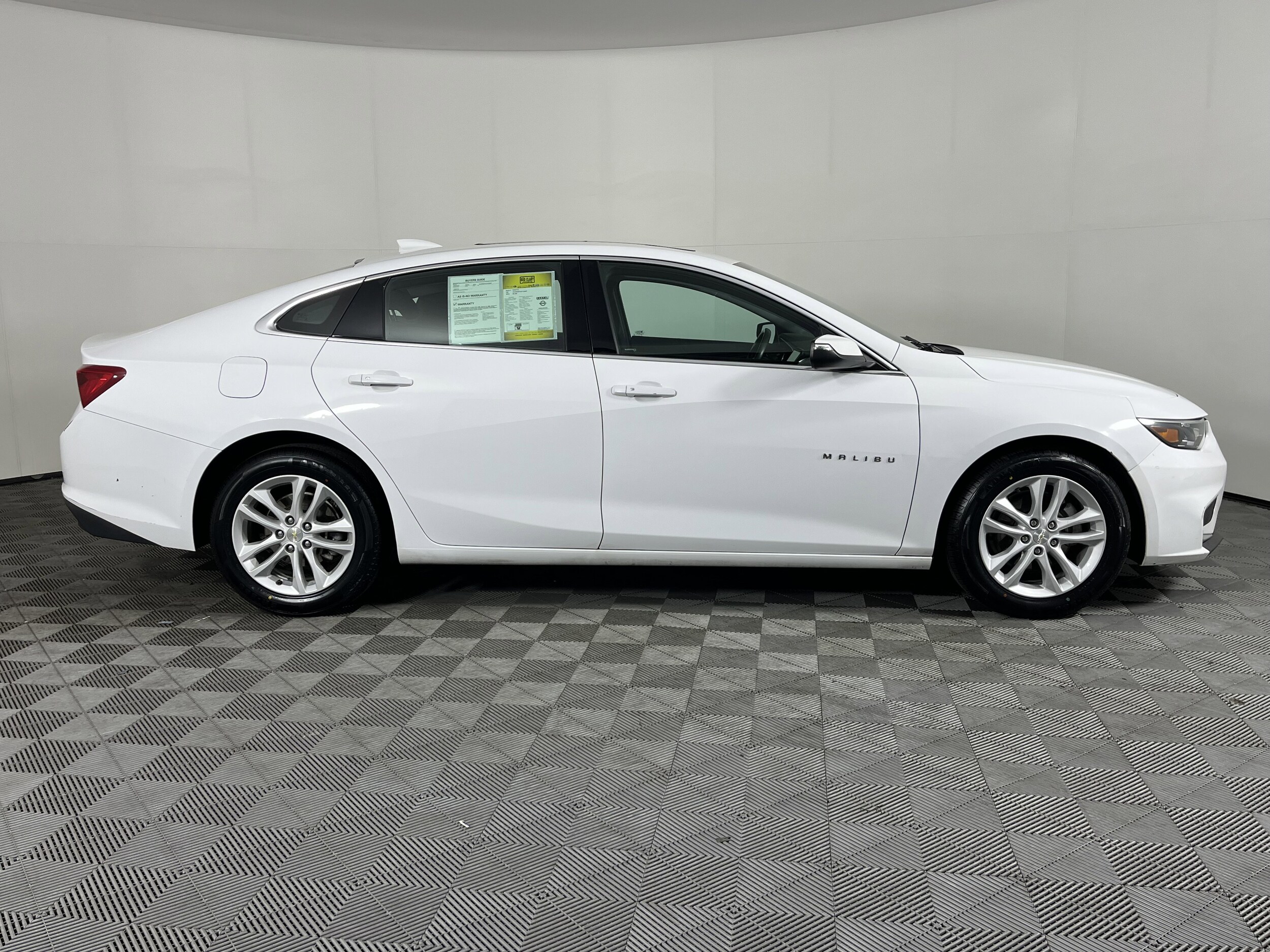 2018 Chevrolet Malibu 1LT photo 2