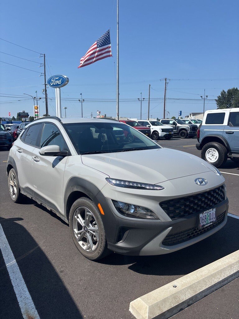 2023 Hyundai Kona SEL photo 2