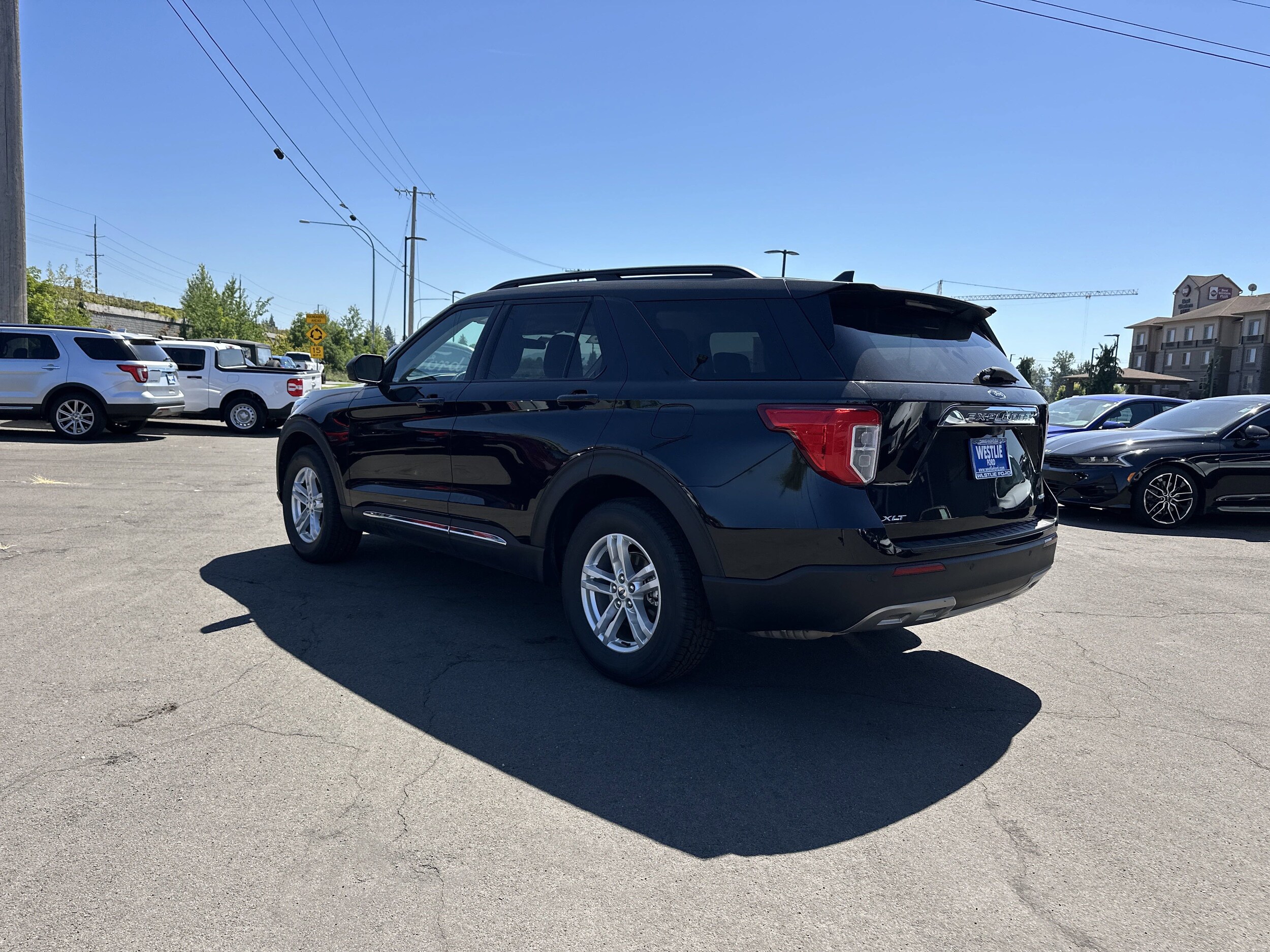 2023 Ford Explorer XLT photo 3
