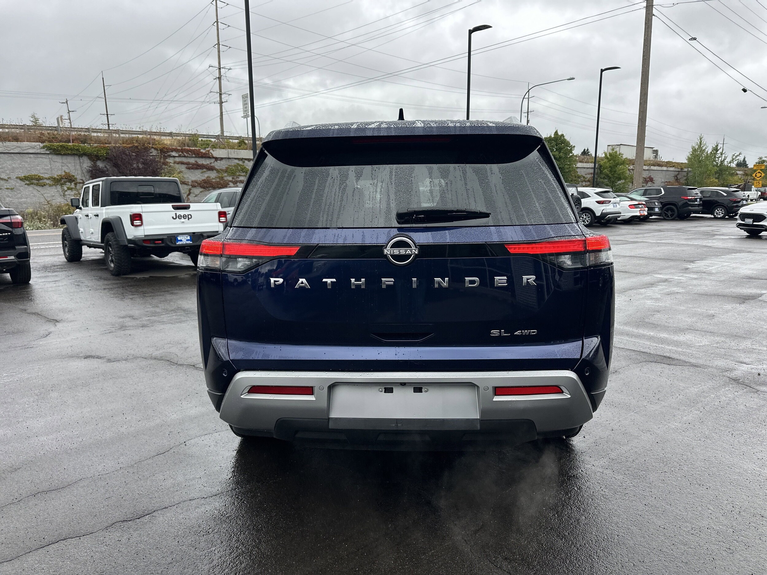 2023 Nissan Pathfinder SL photo 4