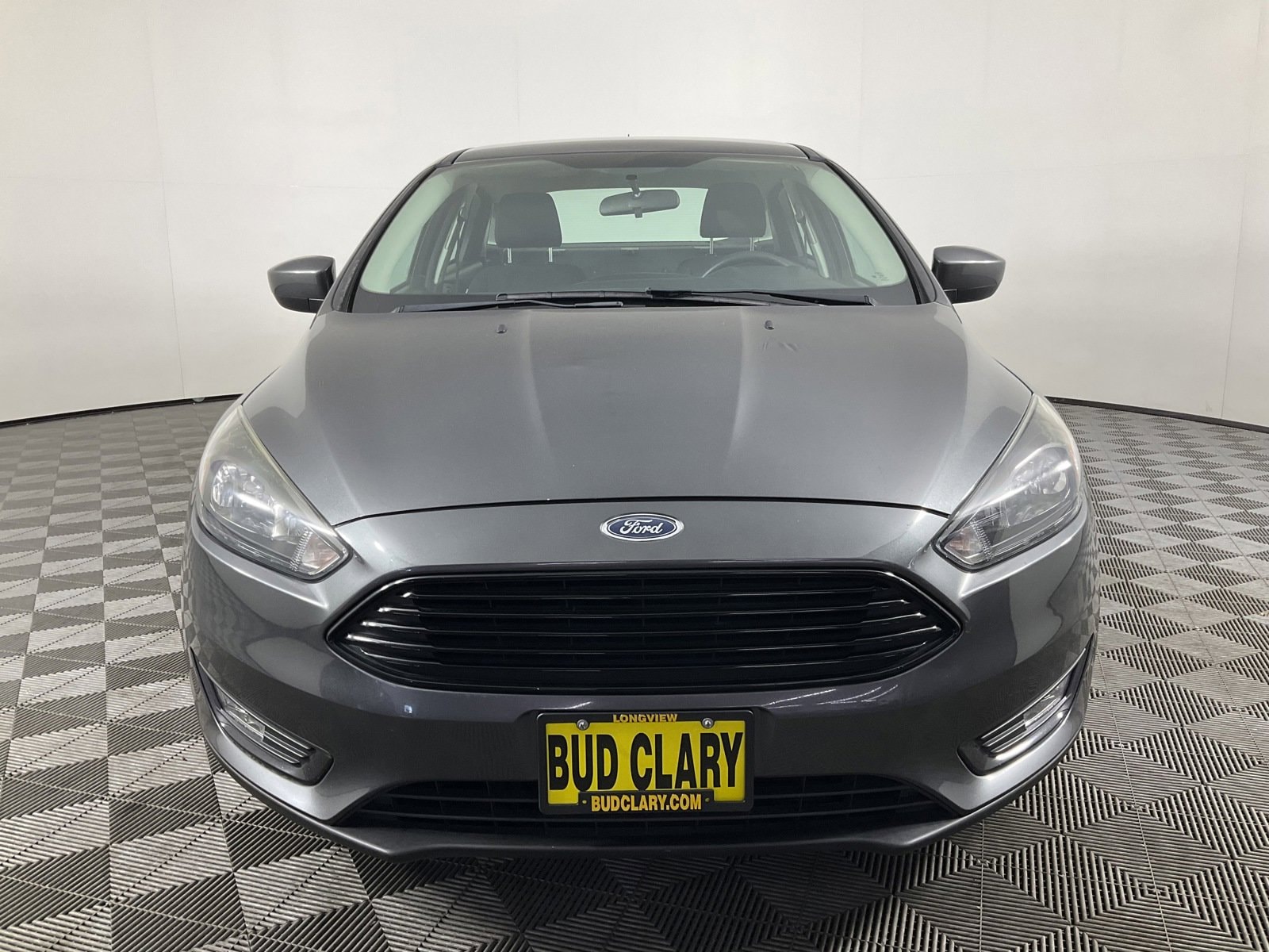 Used 2018 Ford Focus SE with VIN 1FADP3FE6JL331592 for sale in Longview, WA