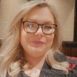 Staff member Kristen Lariviere from ID_6f39e7ba0b16