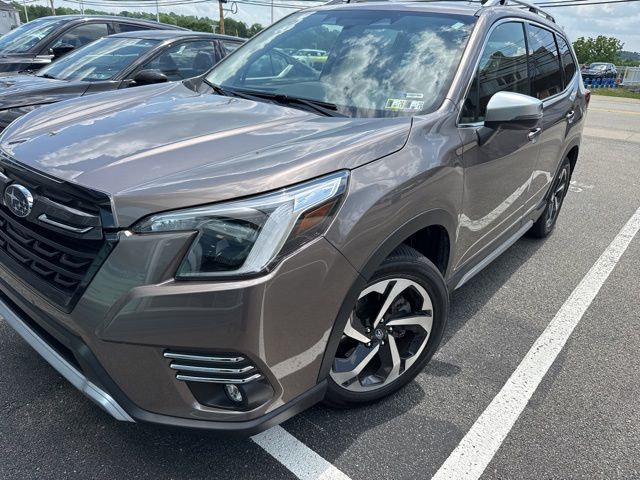 2023 Subaru Forester Touring's photo