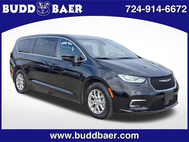 2025 Chrysler Pacifica Select's photo